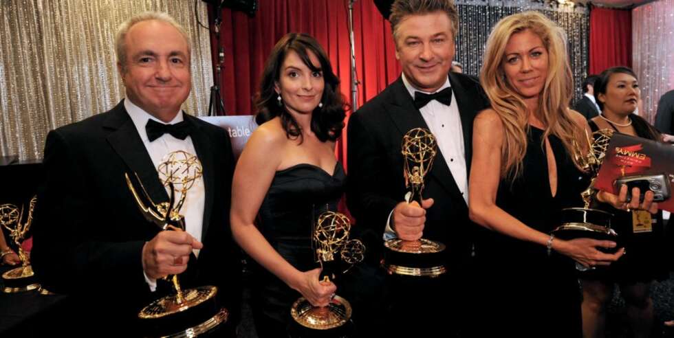 ÅRETS KOMISERIE: "30 Rock" ble kåret til beste komiserein, men skuespillerne Tina Fey og Alec Baldwin vant i kategorien "Beste hovedrolleinnehaver i en komiserie". Her sammen med to av produsentene bak serien. ÅRETS KOMISERIE: "30 Rock" ble kåret til beste komiserein, men skuespillerne Tina Fey og Alec Baldwin vant i kategorien "Beste hovedrolleinnehaver i en komiserie". Her sammen med to av produsentene bak serien.