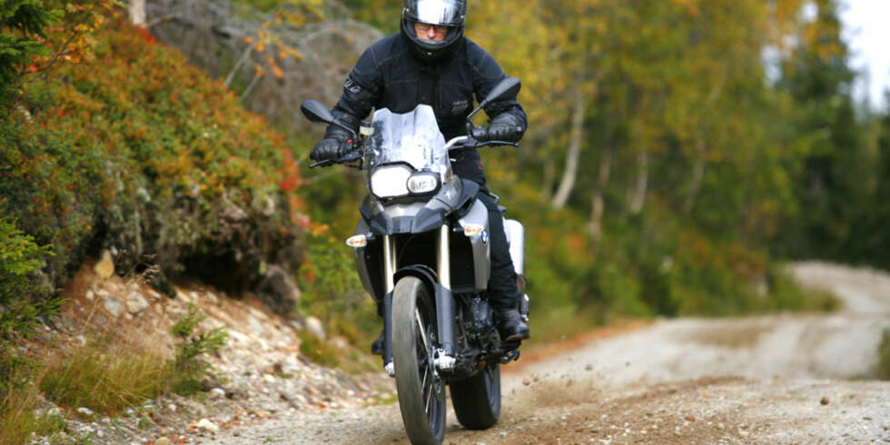 FINT DRIV: BMW F800 GS er en av årets grommeste nyheter i adventure-sektoren for dem som mener 1000 eller 1200 cc blir for mye. FINT DRIV: BMW F800 GS er en av årets grommeste nyheter i adventure-sektoren for dem som mener 1000 eller 1200 cc blir for mye.