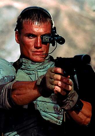 Dolph Lundgren som Andrew Scott/GR13 i filmen «Universal Soldier» Dolph Lundgren som Andrew Scott/GR13 i filmen «Universal Soldier»