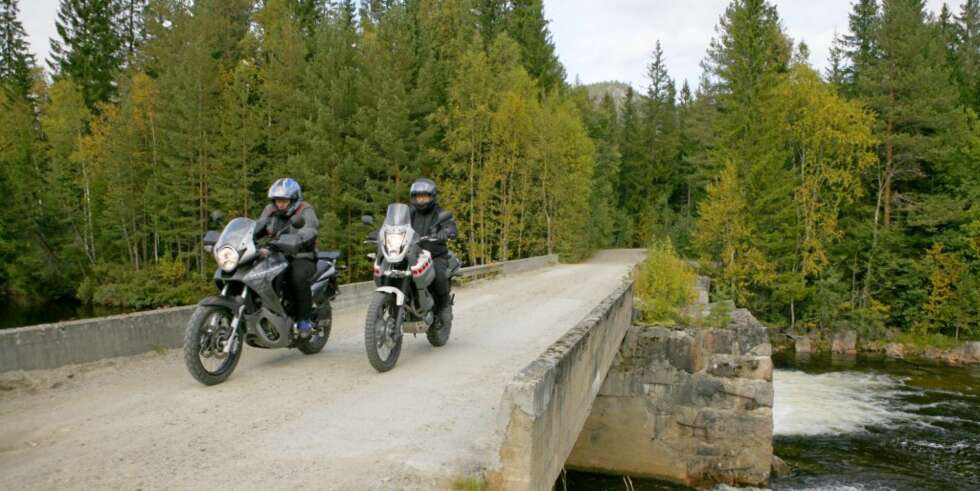 TO KONKURRENTER: Selv om man skulle tro Transalp og Tenere er mye av det samme, er det store forskjeller. TO KONKURRENTER: Selv om man skulle tro Transalp og Tenere er mye av det samme, er det store forskjeller.