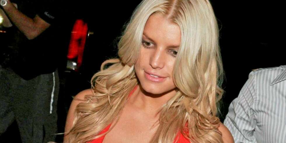 FOR FULL: Jessica Simpson ble så full da hun var på fest under New York Fashion Week, at hun ble kastet ut fra stedet. FOR FULL: Jessica Simpson ble så full da hun var på fest under New York Fashion Week, at hun ble kastet ut fra stedet.