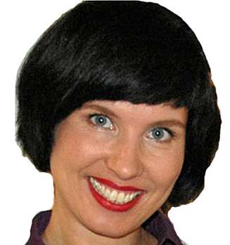 ALLTID RØDT: Moteansvarlig i Det Nye, Vibeke Stiansen, føler seg naken uten sin knall røde leppestift. ALLTID RØDT: Moteansvarlig i Det Nye, Vibeke Stiansen, føler seg naken uten sin knall røde leppestift.