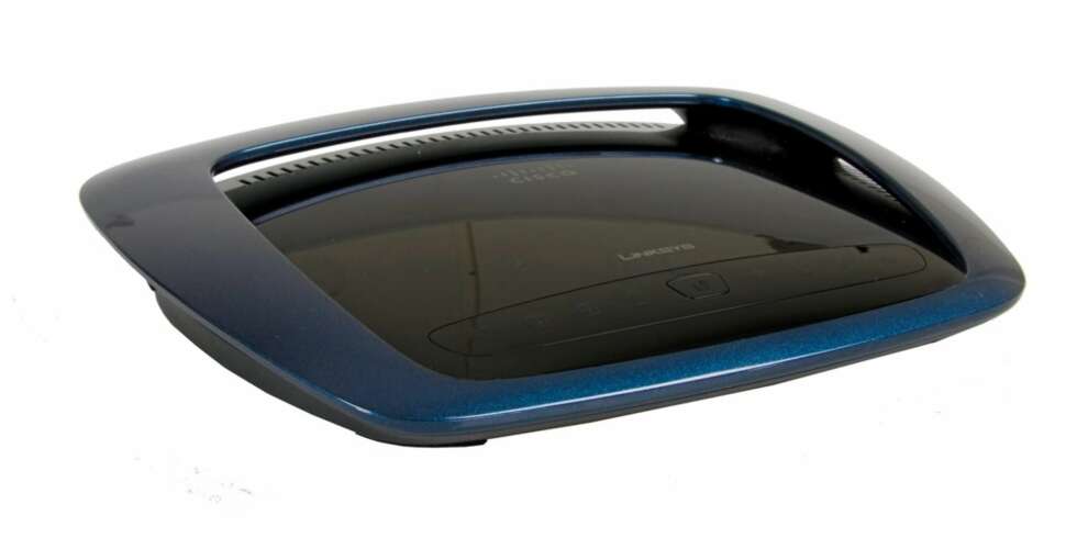 UFO: Linksys WRT610N har et design som minner om en UFO. UFO: Linksys WRT610N har et design som minner om en UFO.