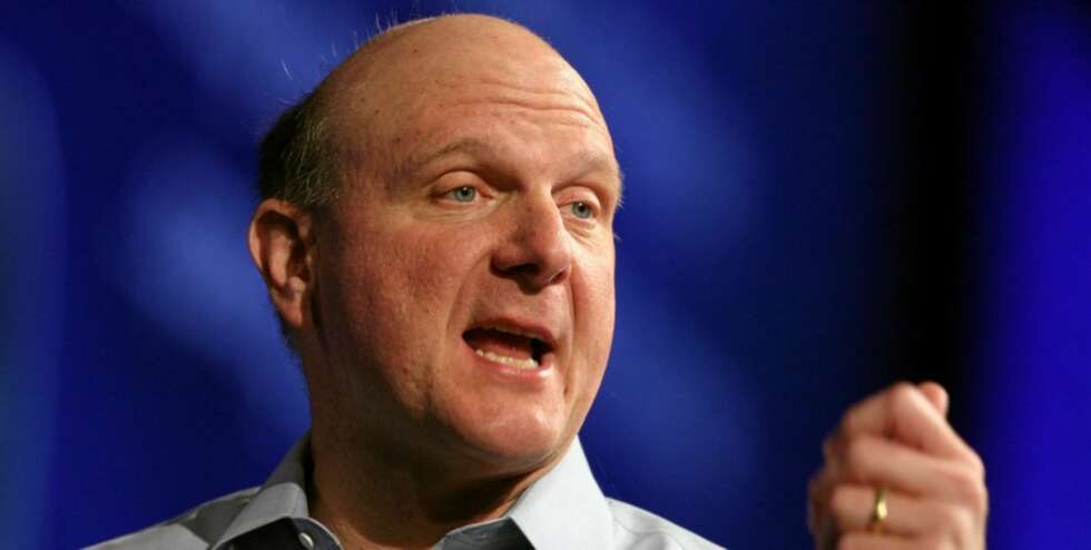 RIK: Steve Ballmer har blitt rik på å jobbe 28 år i Microsoft. Han er utdannet som teknolog, men har også hatt en god nese for ""business"". RIK: Steve Ballmer har blitt rik på å jobbe 28 år i Microsoft. Han er utdannet som teknolog, men har også hatt en god nese for ""business"".