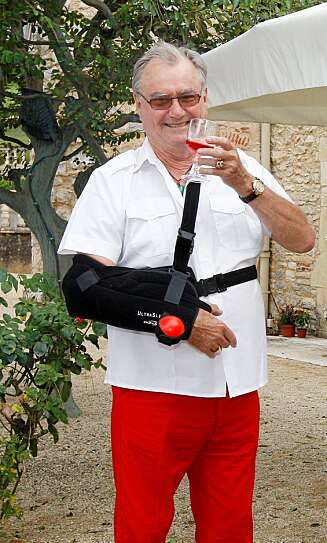 Men her i Chateau de Caix koser prins Henrik seg mellom vinrankene. Men her i Chateau de Caix koser prins Henrik seg mellom vinrankene.