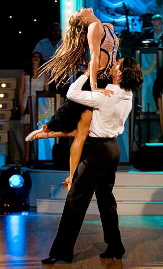 EXIT: Jenny Skavlan ble nmummer to til å bli stemt ut av "Skal vi danse". Her sammen med dansepartner Egor Filipenko. EXIT: Jenny Skavlan ble nmummer to til å bli stemt ut av "Skal vi danse". Her sammen med dansepartner Egor Filipenko.