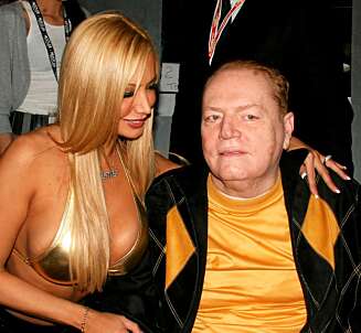 Hustler-utgiver Larry Flynt lever det søte liv, her sammen med pornobaben Lexxi Tyler. Samtidig vil han gjøre live surt for Sarah Palin. Hustler-utgiver Larry Flynt lever det søte liv, her sammen med pornobaben Lexxi Tyler. Samtidig vil han gjøre live surt for Sarah Palin.