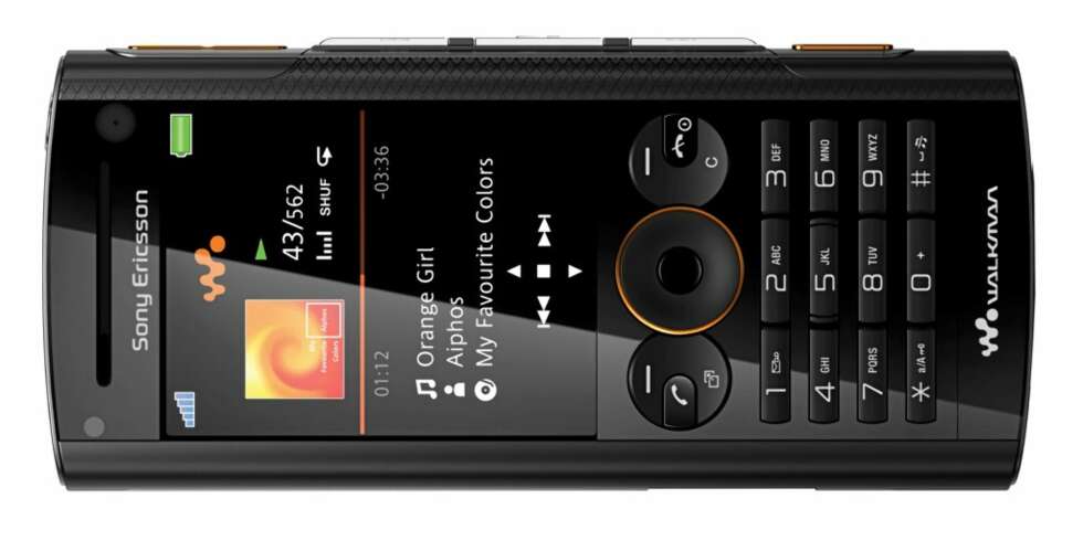 KNAPPER: Musikkknappene er plassert på telefonens høyre side (øverst på dette bildet). KNAPPER: Musikkknappene er plassert på telefonens høyre side (øverst på dette bildet).