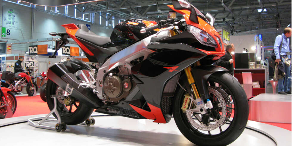 Aprilia RSV4 med 180 hester. Aprilia RSV4 med 180 hester.