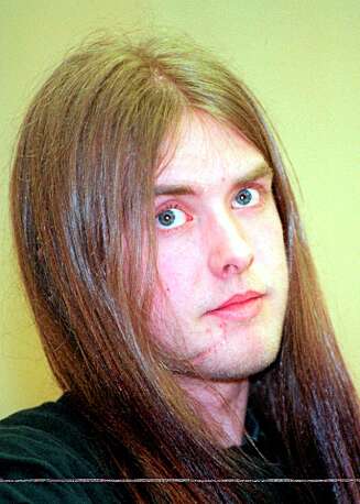 PÅ DØR: Drapsdømte Varg Vikernes har fått sitt «eget» rom på Vox Hotell. Bildet er fra rettssaken i 1997. PÅ DØR: Drapsdømte Varg Vikernes har fått sitt «eget» rom på Vox Hotell. Bildet er fra rettssaken i 1997.
