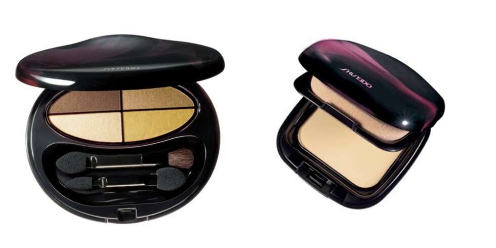 Silky Eye Shadow Quad kr 335 og Perfect Smothing Compact Foundation fra Shiseido, kr 365 er blant høstens nyheter for øyne og hud. Silky Eye Shadow Quad kr 335 og Perfect Smothing Compact Foundation fra Shiseido, kr 365 er blant høstens nyheter for øyne og hud.
