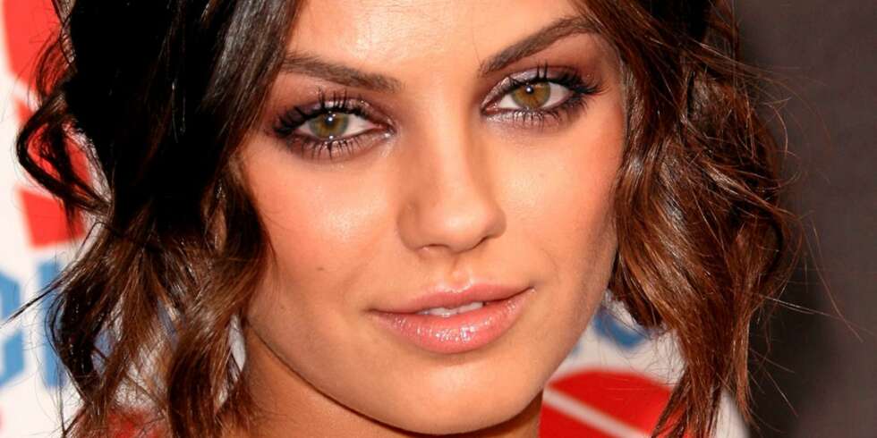 MILA KUNIS: På VH1-galla med løst oppsatt hår og sotede øyne. MILA KUNIS: På VH1-galla med løst oppsatt hår og sotede øyne.