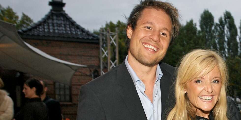 - Jeg er ikke bekymret over Sverres aktive innsats som pokerspiller på nettet, sier Hanne Krogh. - Jeg er ikke bekymret over Sverres aktive innsats som pokerspiller på nettet, sier Hanne Krogh.