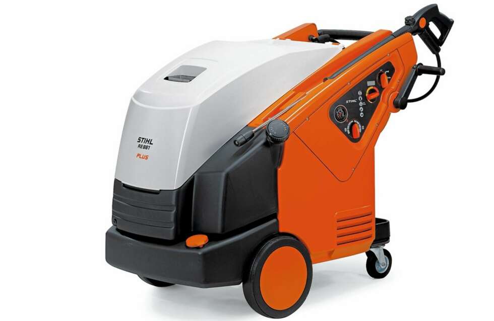 HØYT TRYKK: Bilen holdes skinnende ren med denne høytrykksvaskeren fra STIHL. HØYT TRYKK: Bilen holdes skinnende ren med denne høytrykksvaskeren fra STIHL.