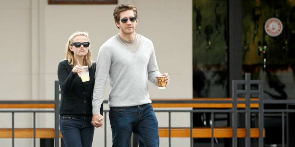 SAMBOERE: Mye tyder på at Reese Witherspoon og Jake Gyllenhaal blir samboere i London. Nylig var de på jakt sammen med en eiendomsmegler. SAMBOERE: Mye tyder på at Reese Witherspoon og Jake Gyllenhaal blir samboere i London. Nylig var de på jakt sammen med en eiendomsmegler.