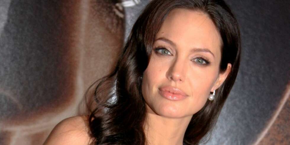 KONTROVERSIELL: Det er nok mange som kommer til å reagere på at Angelina Jolie kjøper kniver til sin syv år gamle adoptvisønn Maddox. KONTROVERSIELL: Det er nok mange som kommer til å reagere på at Angelina Jolie kjøper kniver til sin syv år gamle adoptvisønn Maddox.