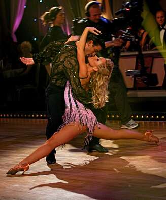Lene Alexandra og Tom Eriks rumba setter fart i kjærestespekulasjonene på nytt. Lene Alexandra og Tom Eriks rumba setter fart i kjærestespekulasjonene på nytt.