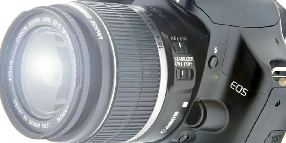 Å kjøpe kameraet Canon 450 D fra en amerikansk nettbutikk har blitt en drøy tusenlapp dyrere på bare en måned. Å kjøpe kameraet Canon 450 D fra en amerikansk nettbutikk har blitt en drøy tusenlapp dyrere på bare en måned.