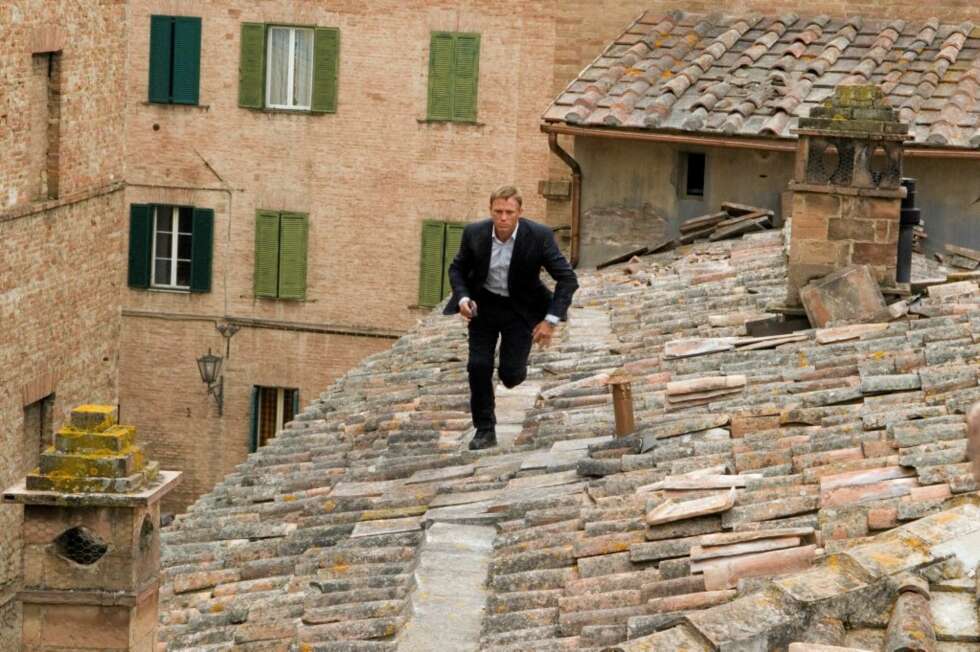 Daniel Craig gjorde mange av stuntene selv. Daniel Craig gjorde mange av stuntene selv.