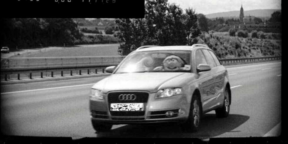 Det er usikkert hvilken Muppet-figur som kjører bilen. Skriv inn dine forslag i kommentarfeltet i bunnen av saken. Det er usikkert hvilken Muppet-figur som kjører bilen. Skriv inn dine forslag i kommentarfeltet i bunnen av saken.