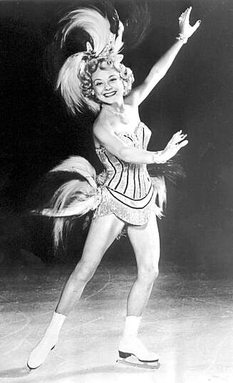 Sonja Henie Ble uovertruffen i norsk idrettshistorie med sine tre OL-gull i kunstløp og 10 VM-titler på rad fra 1927-1936. Sonja Henie Ble uovertruffen i norsk idrettshistorie med sine tre OL-gull i kunstløp og 10 VM-titler på rad fra 1927-1936.