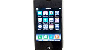 ER DET IKKE? Nei, det er ikke det. Dette er billigkopien Ifone, som har mye av det som skal til for å falle inn under begrepet piratkopi. ER DET IKKE? Nei, det er ikke det. Dette er billigkopien Ifone, som har mye av det som skal til for å falle inn under begrepet piratkopi.