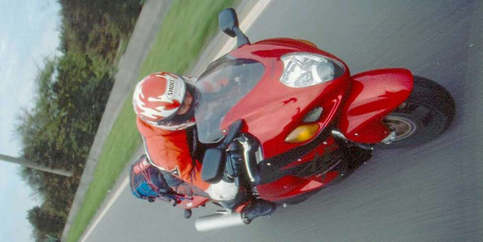 FARTSDRØMMEN: Alltid drømt om en original Hayabusa uten toppfartssperre på 300 km/t som den på bildet? Sjekk nettet da vel! FARTSDRØMMEN: Alltid drømt om en original Hayabusa uten toppfartssperre på 300 km/t som den på bildet? Sjekk nettet da vel!