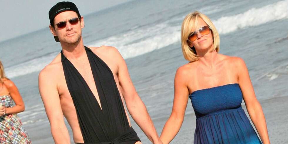DEN LILLE SORTE: Jim Carrey tok gjerne på seg badedrakta til kjæresten Jenny McCarthy i sommer. Men det er visst ikke den eneste gangen. DEN LILLE SORTE: Jim Carrey tok gjerne på seg badedrakta til kjæresten Jenny McCarthy i sommer. Men det er visst ikke den eneste gangen.