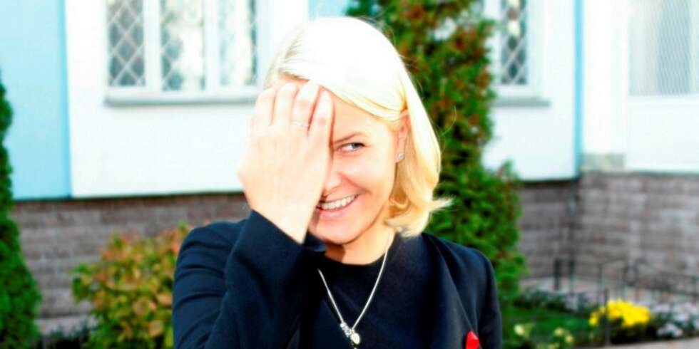 Kronprinsesse Mette-Marit er sykmeldt ytterligere to uker etter hjernerystelsen hun pådro seg i Kiev. Kronprinsesse Mette-Marit er sykmeldt ytterligere to uker etter hjernerystelsen hun pådro seg i Kiev.