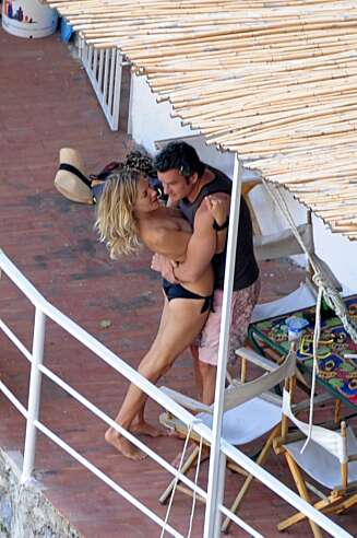 AVSLØRT: Det var blant annet dette bildet der han koser seg med Sienna Miller som gjorde Balthazar Getty til eks-mann. Ufint. AVSLØRT: Det var blant annet dette bildet der han koser seg med Sienna Miller som gjorde Balthazar Getty til eks-mann. Ufint.