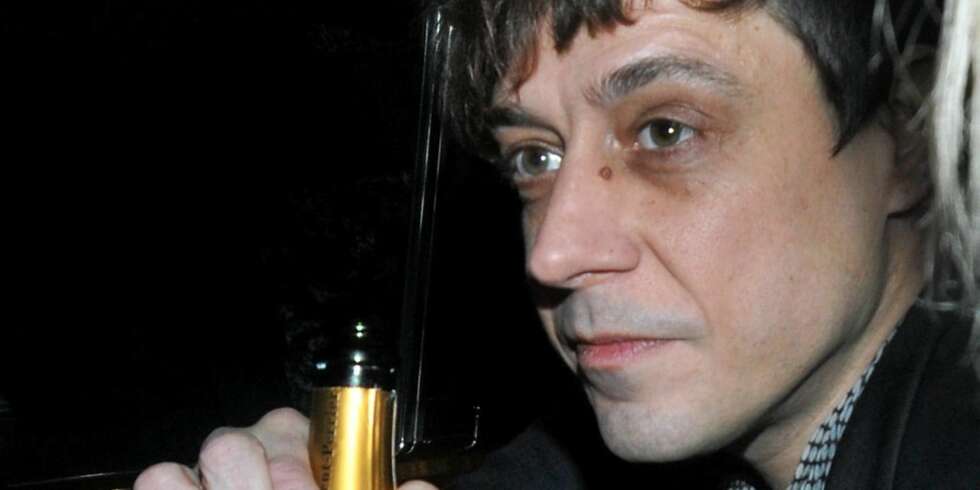BLÅTT ØYE: Jamie Hince og Kate Moss hadde begge blåveis mandag. Har de slått hverandre? BLÅTT ØYE: Jamie Hince og Kate Moss hadde begge blåveis mandag. Har de slått hverandre?