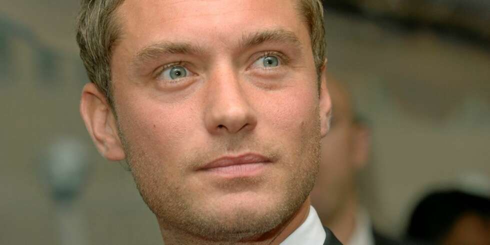 JENTEFUT: Jude Law faller lett for kvinner. Og kvinnene faller lett for ham. JENTEFUT: Jude Law faller lett for kvinner. Og kvinnene faller lett for ham.