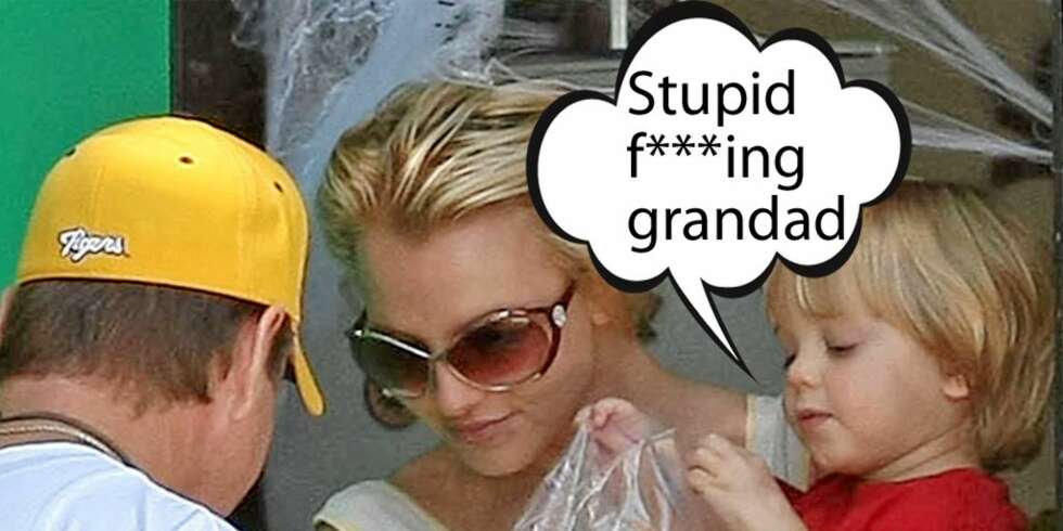 Britney henter sønnene Sean Preston og Jayden James i barnehagen under lovpålagt overoppsyn av pappa Jamie. Britney henter sønnene Sean Preston og Jayden James i barnehagen under lovpålagt overoppsyn av pappa Jamie.