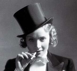 FØRST I FLOSS: Den tyske film- og cabaretstjernen Marlene Dietrich. FØRST I FLOSS: Den tyske film- og cabaretstjernen Marlene Dietrich.