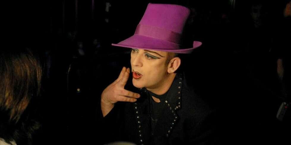 INNRØMMER: Boy George innrømmer at han bandt nordmannen, men nekter for å ha banket ham. Det ville jo skadet karrieren hans... INNRØMMER: Boy George innrømmer at han bandt nordmannen, men nekter for å ha banket ham. Det ville jo skadet karrieren hans...