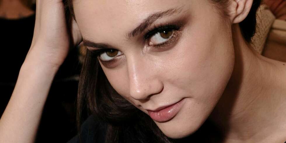 MAKEUPTREND: Versace satser på markante øyne og øynebryn. MAKEUPTREND: Versace satser på markante øyne og øynebryn.
