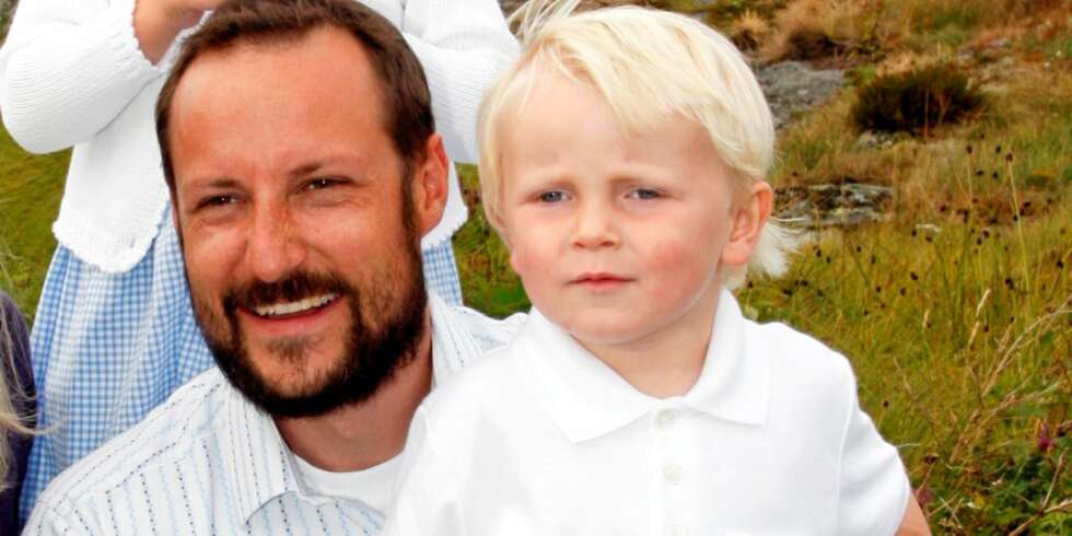 BURSDAGSPRINS: Prins Sverre Magnus fyller tre år i dag. Her med pappa kronprins Haakon BURSDAGSPRINS: Prins Sverre Magnus fyller tre år i dag. Her med pappa kronprins Haakon
