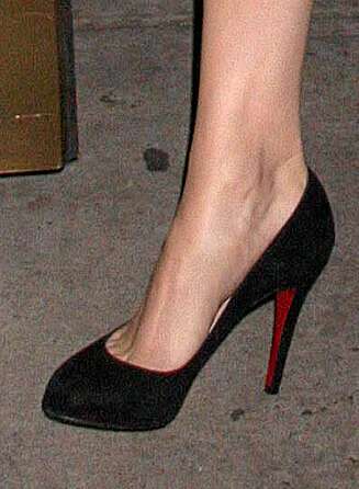 SKO fra Christian Louboutin løfter både Michelle og antrekket et par ekstra centimeter. SKO fra Christian Louboutin løfter både Michelle og antrekket et par ekstra centimeter.