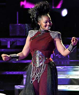 GODT SKJULT: Dersom Janet Jackson er gravid, er kanskjed dette korsettet i trangeste laget? GODT SKJULT: Dersom Janet Jackson er gravid, er kanskjed dette korsettet i trangeste laget?
