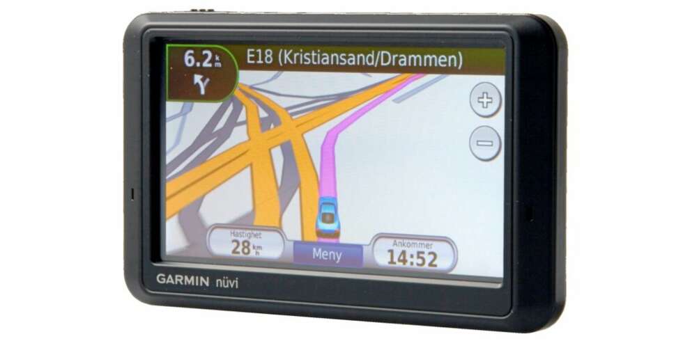 INN PÅ E18: Her kommer Nüvi til å fortelle deg at du skal kjøre inn på E18, ikke bare at du skal inn på motorvei. INN PÅ E18: Her kommer Nüvi til å fortelle deg at du skal kjøre inn på E18, ikke bare at du skal inn på motorvei.
