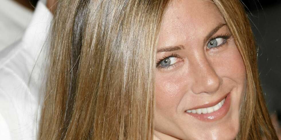 FORELSKET: Friends-stjernen Jennifer Aniston snakker for første gang om forholdet til musiker John Mayer. FORELSKET: Friends-stjernen Jennifer Aniston snakker for første gang om forholdet til musiker John Mayer.