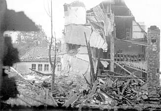 HALVERT: Laksevåg skole ble halvert i bombingen. HALVERT: Laksevåg skole ble halvert i bombingen.