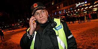TRAVEL: Innsatsleder Atle Raa får ustanselig inn meldinger om bråk Det er hans jobb å styre alle operasjoner. TRAVEL: Innsatsleder Atle Raa får ustanselig inn meldinger om bråk Det er hans jobb å styre alle operasjoner.