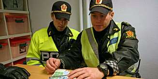 I ARRESTEN: Eiendelene til den krakilske og dopete damen loggføres. I ARRESTEN: Eiendelene til den krakilske og dopete damen loggføres.
