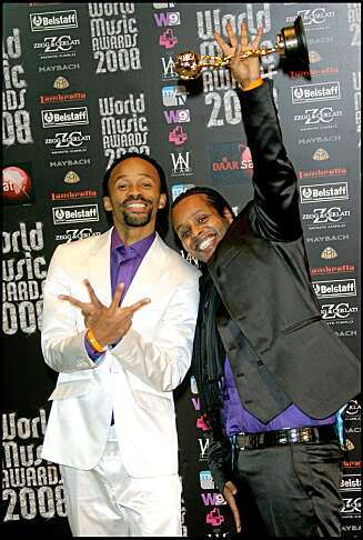 VERDENSMESTERE: Madcon vant prisen for beste skandinaviske artist under World Music Awards 2008. VERDENSMESTERE: Madcon vant prisen for beste skandinaviske artist under World Music Awards 2008.