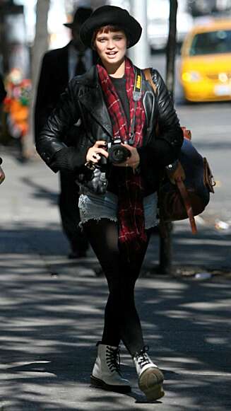 Pixie Geldof, sir Bobs datter, åpenbarte seg for noen uker siden i det som er blitt vinterens celebmote. Pixie Geldof, sir Bobs datter, åpenbarte seg for noen uker siden i det som er blitt vinterens celebmote.