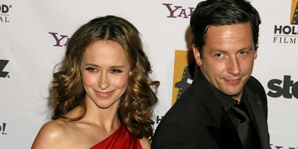 OVER: Jennifer Love Hewitt og Ross McCall har brutt forlovelsen, ett år etter frieriet. OVER: Jennifer Love Hewitt og Ross McCall har brutt forlovelsen, ett år etter frieriet.