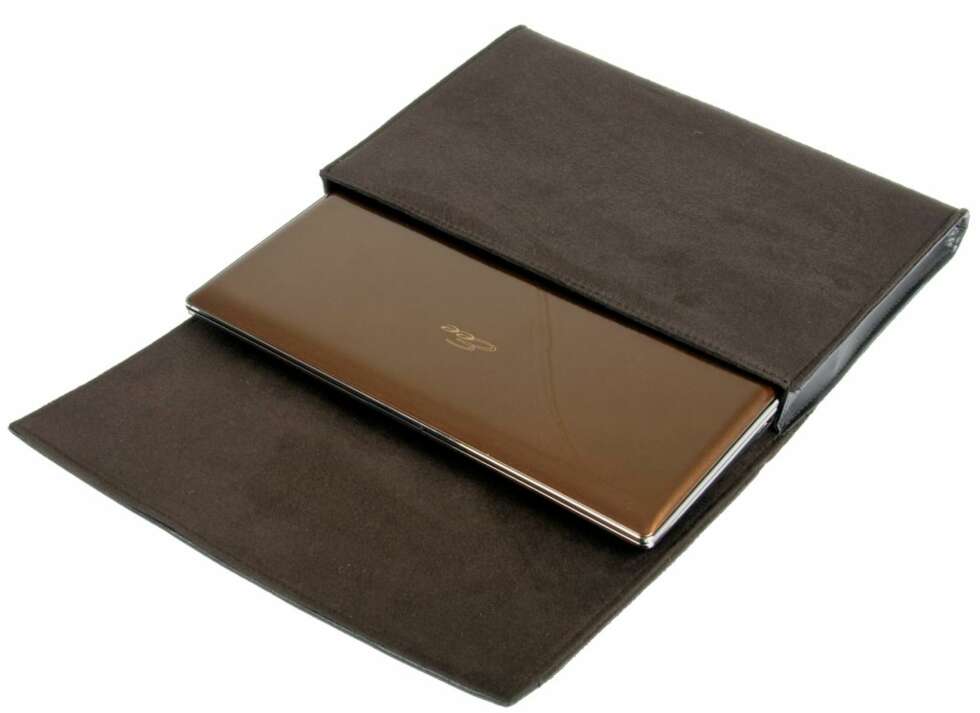LEKKER MAPPE: Asus S101 har fått en litt mer profesjonell bærefolder som matcher bra. LEKKER MAPPE: Asus S101 har fått en litt mer profesjonell bærefolder som matcher bra.