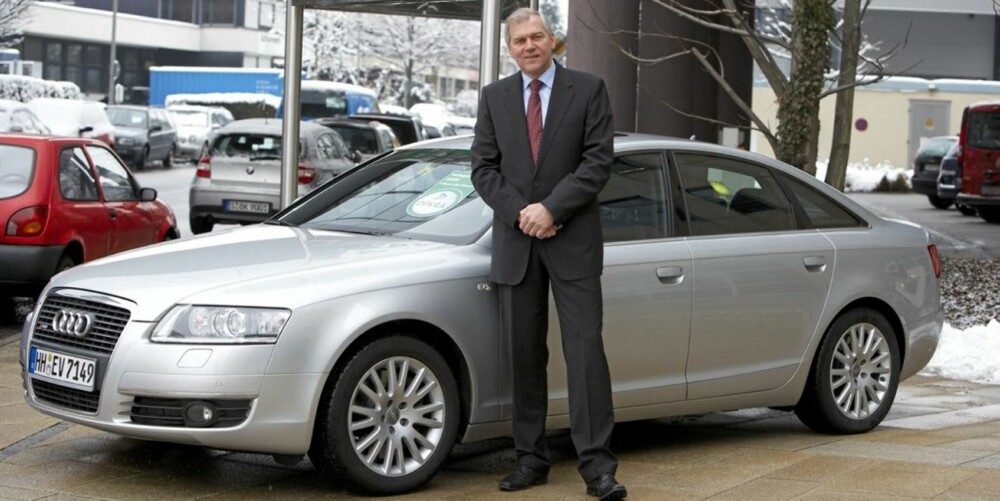 GODT GRUNNLAG: I årets rapport får bilkjøperne enda bedre grunnlag for sitt bilvalg, mener dipl.ing. Clemens Klinke, sjef for DEKRA Automobil GmbH, som klinker til med 15 millioner tester som grunnlag. GODT GRUNNLAG: I årets rapport får bilkjøperne enda bedre grunnlag for sitt bilvalg, mener dipl.ing. Clemens Klinke, sjef for DEKRA Automobil GmbH, som klinker til med 15 millioner tester som grunnlag.