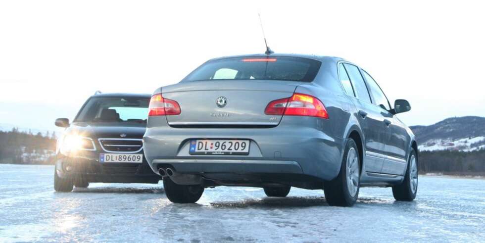 DUELL: Skoda mot Saab. Skoda vinner. DUELL: Skoda mot Saab. Skoda vinner.